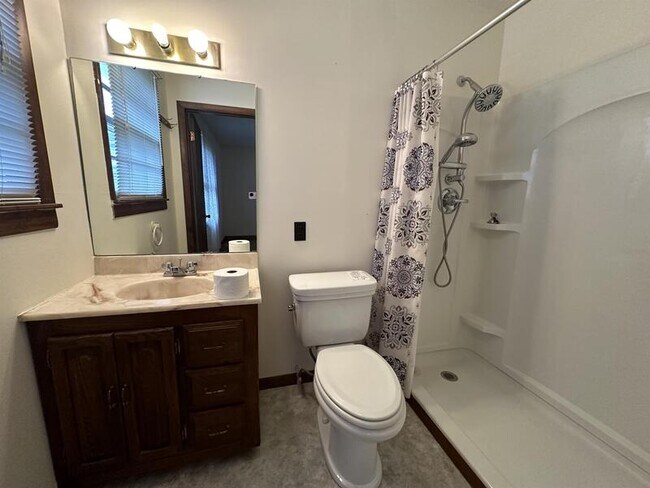 Photo - 1110 E 1600 Rd