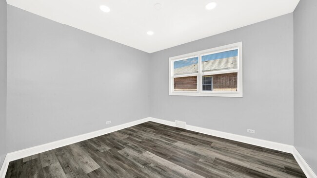 Photo - 8614 S Kolin Ave