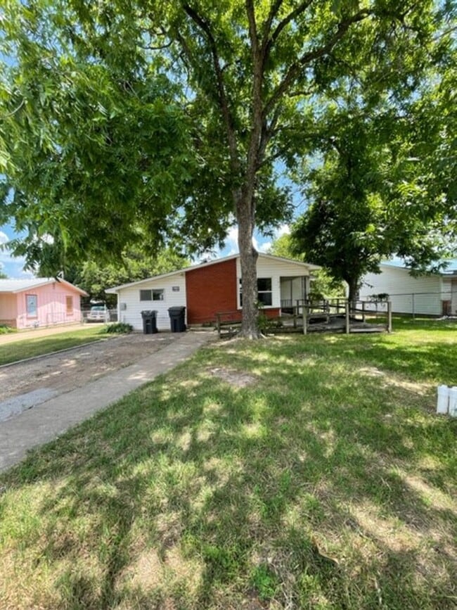 Building Photo - 1512 Bryan Ave Rental
