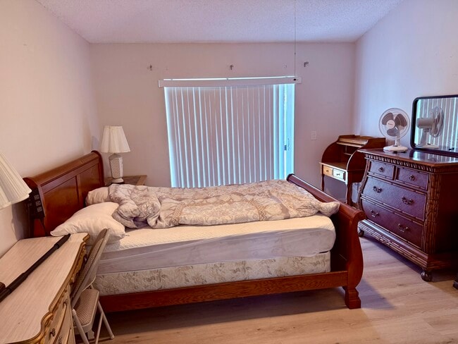Photo - 204 Bloxam Ave