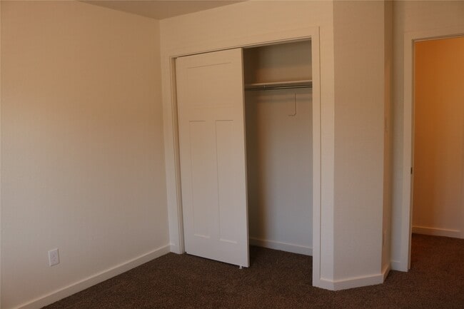 Building Photo - 10535 Mills Rd Unit 8D