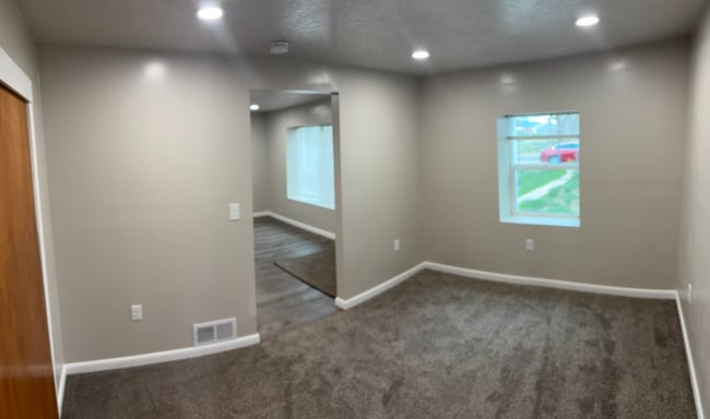 Photo - 390 Center St