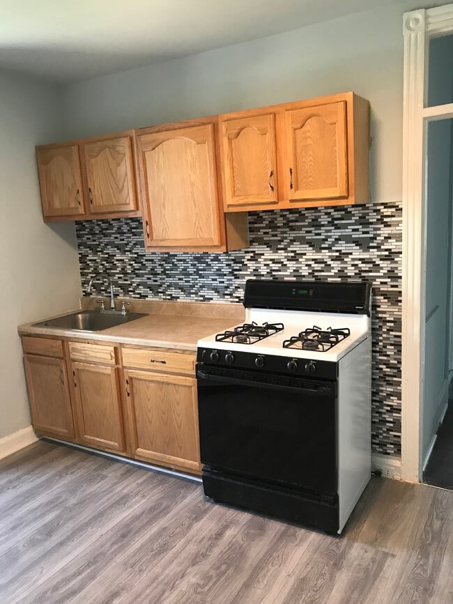 Building Photo - 165 Douglass St Unit 3