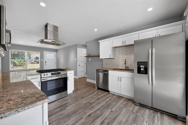 Photo - 2321 Lakehurst Dr