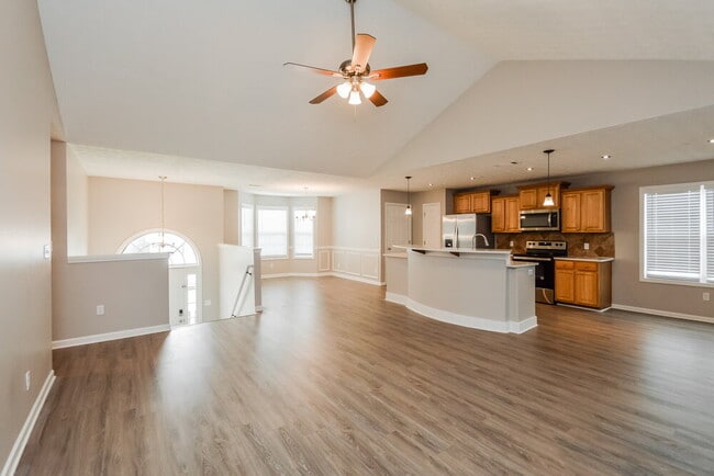 Photo - 195 Trelawney Dr