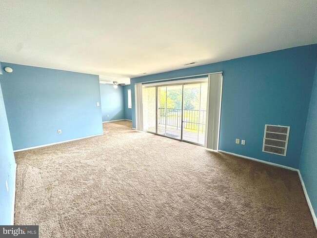 Building Photo - 5444 85th Ave Unit 201