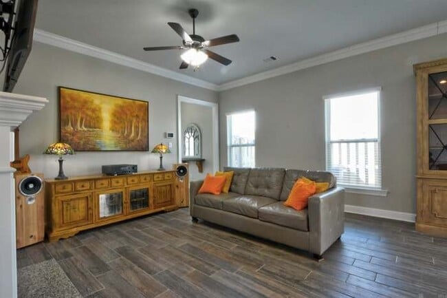 6151 Lake Edge Dr