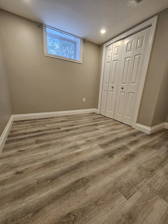 Photo - Amazing 2 BED 1 BATH BASEMENT UNIT IN HAMILTON MOUNTAIN Unit Basement  door- right side of house