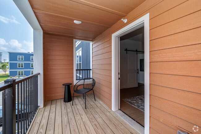 2BR, 2BA - 1,250SF - Balcony