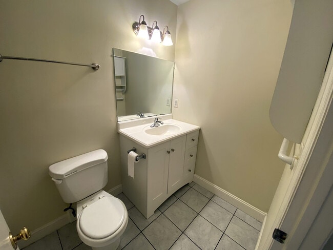 Photo - 168 Montmullin St Unit 168 Montmullin