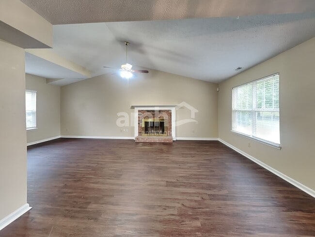 Photo - 297 Concord Way