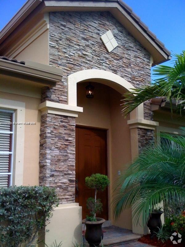 Building Photo - 22032 SW 95th Pl Rental
