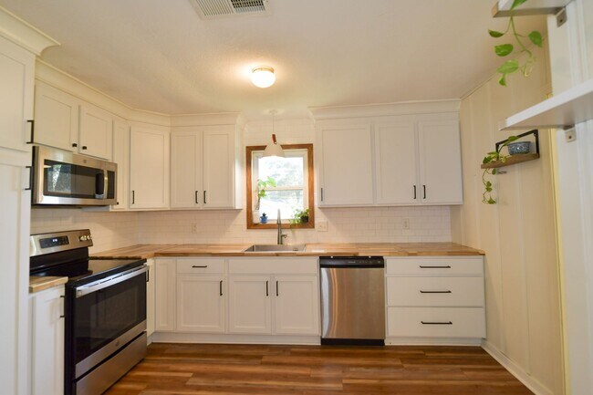 Photo - 2125 Hairston St