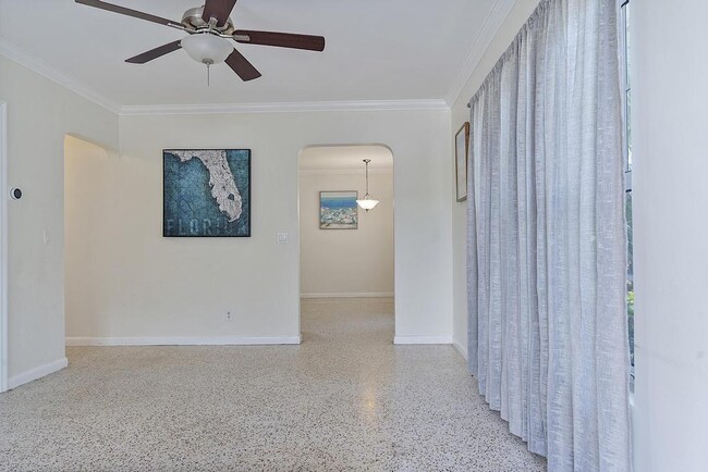 Photo - 802 N J St