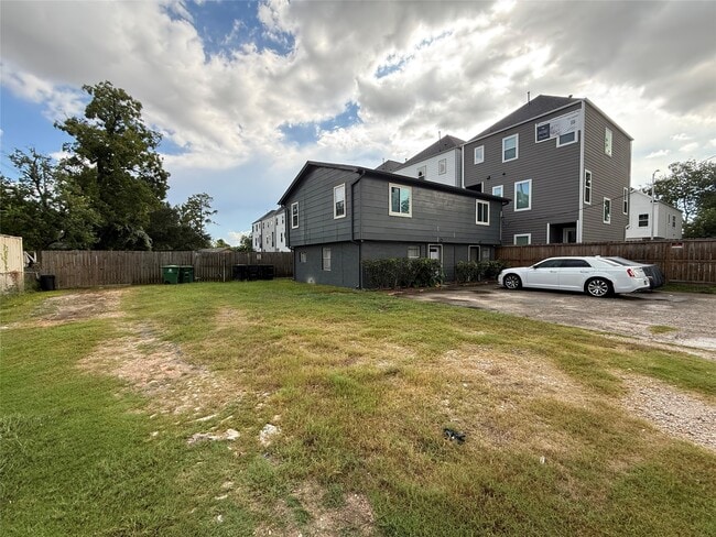 1105 Mansfield St