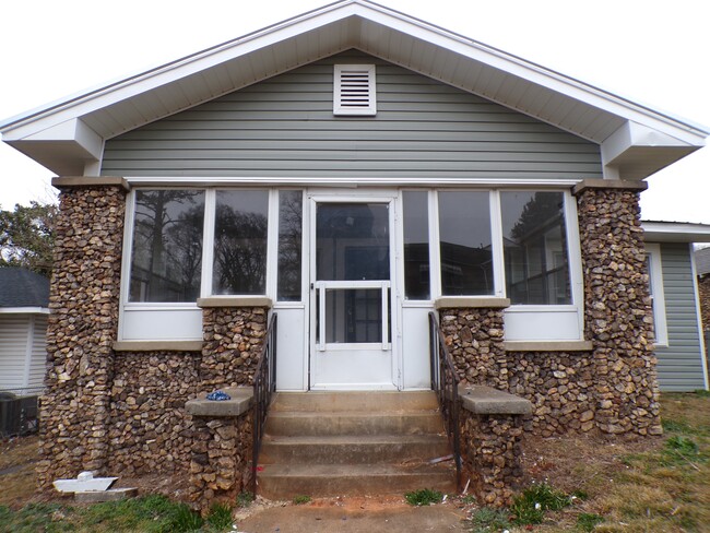 Building Photo - 3940 40th Ave N Rental