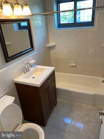 Building Photo - 1200 S Arlington Ridge Rd Unit 411