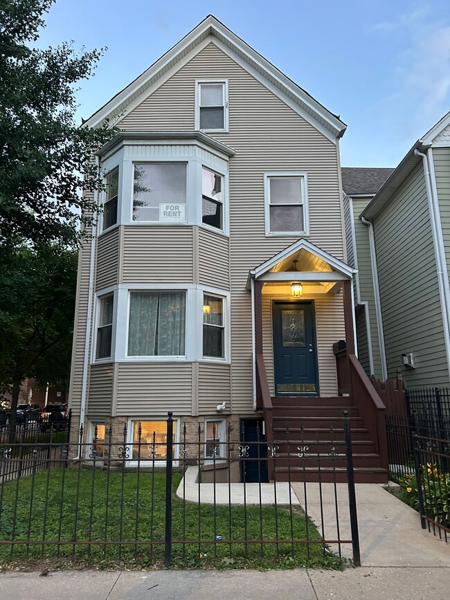 Photo - 2101 W Montrose Ave