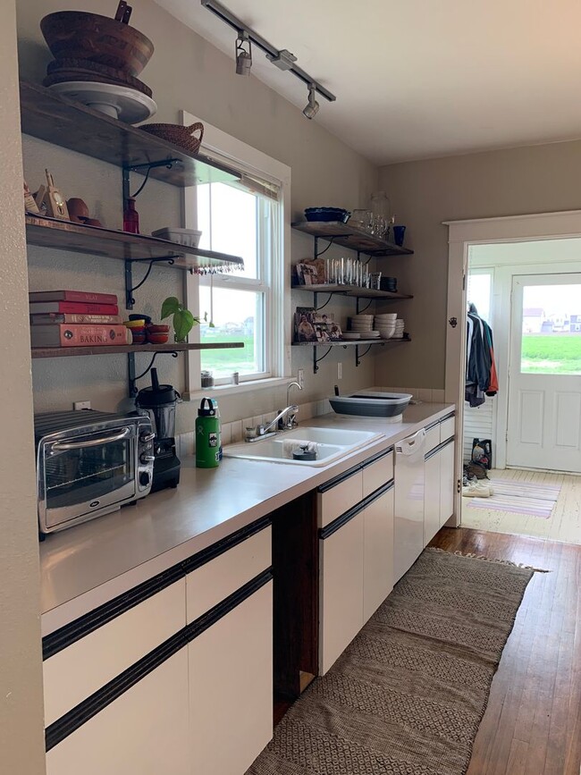 Photo - Ranch Style Farm House!