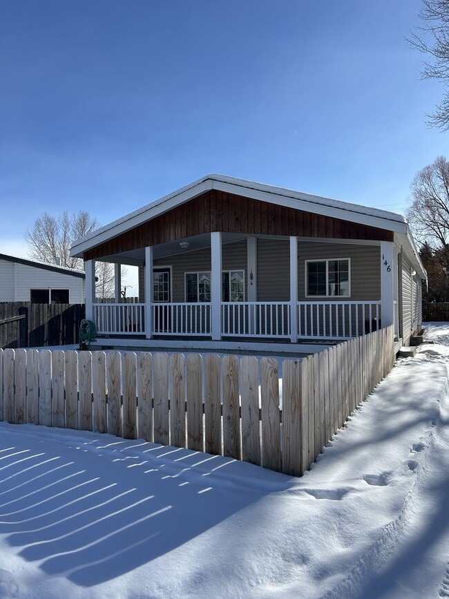 Photo - 146 A St