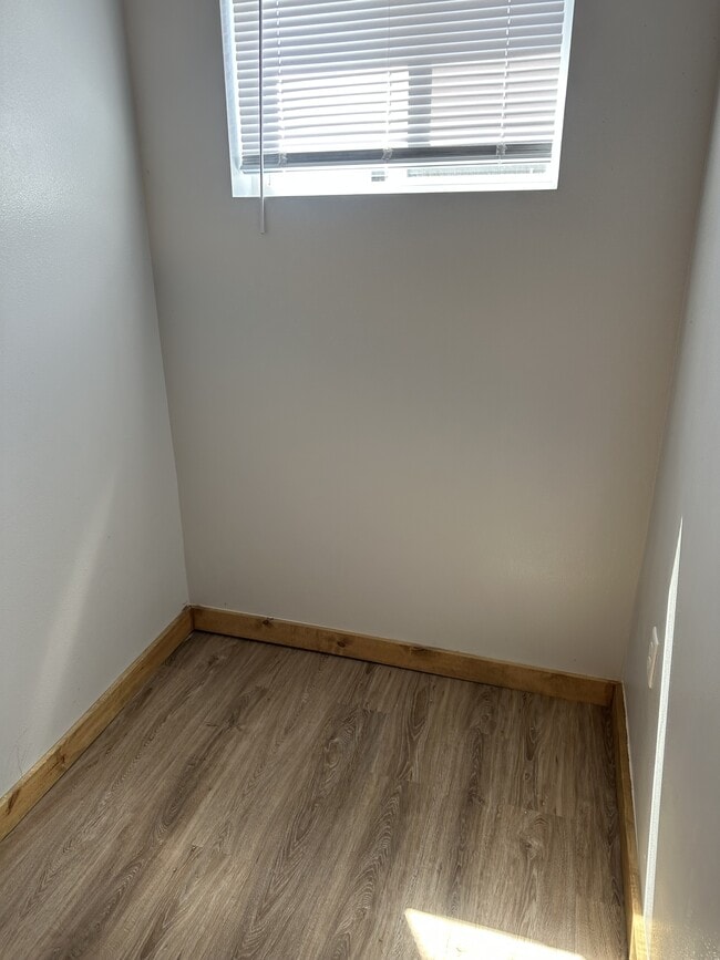 Photo - 1437 Maple St