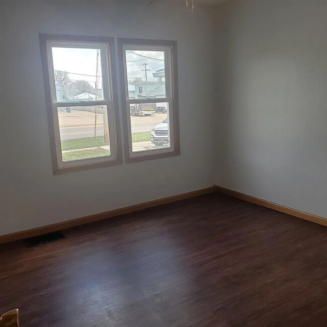 Photo - 2215 Falls Ave