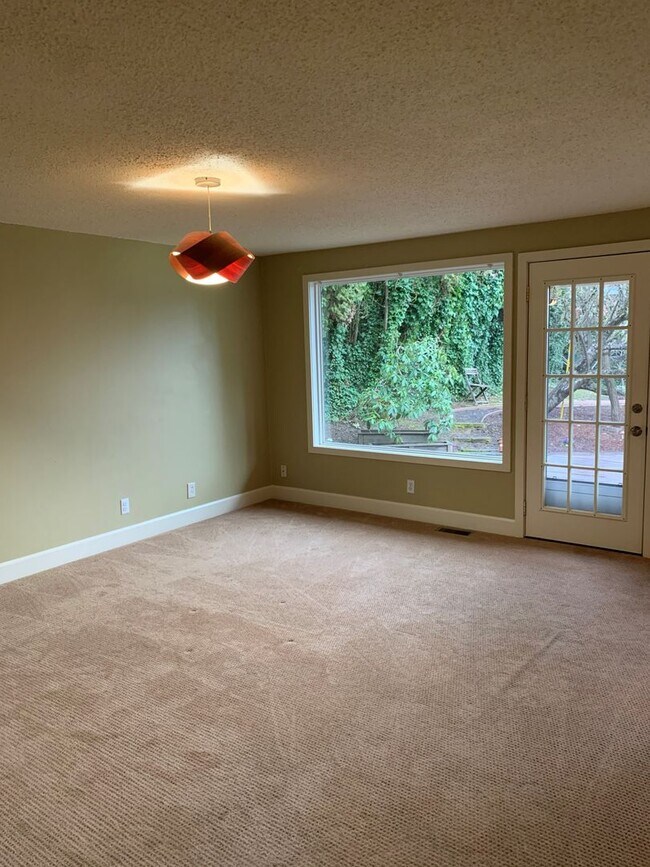 Photo - Beautiful South Eugene Home