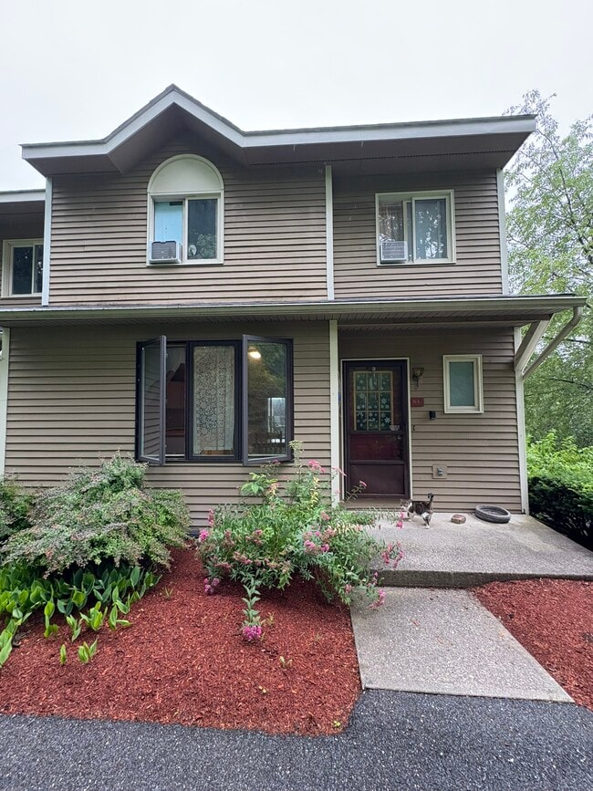 Building Photo - N1 Stonehedge Dr Rental