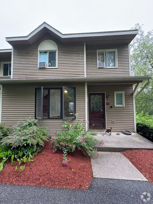 Building Photo - N1 Stonehedge Dr Rental