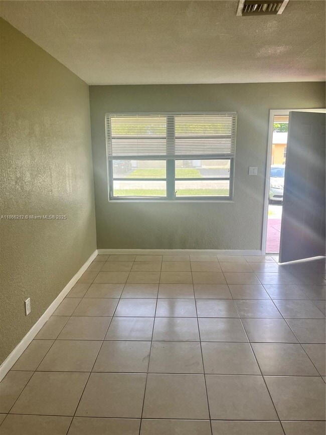 Photo - 5620 NW 14th St Unit 5620
