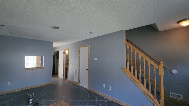 25 Seneca Dr