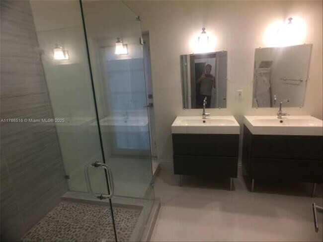 Photo - 6832 Mindello St