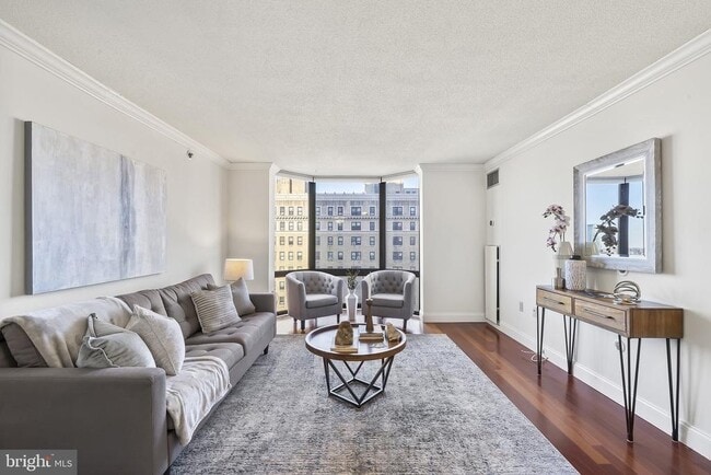 Photo - 2018 Walnut St Unit 16J