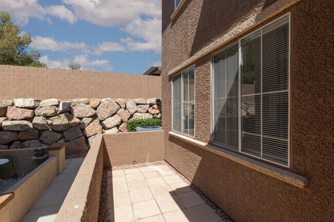 Photo - NW townhome with 2 car garage in gated community.