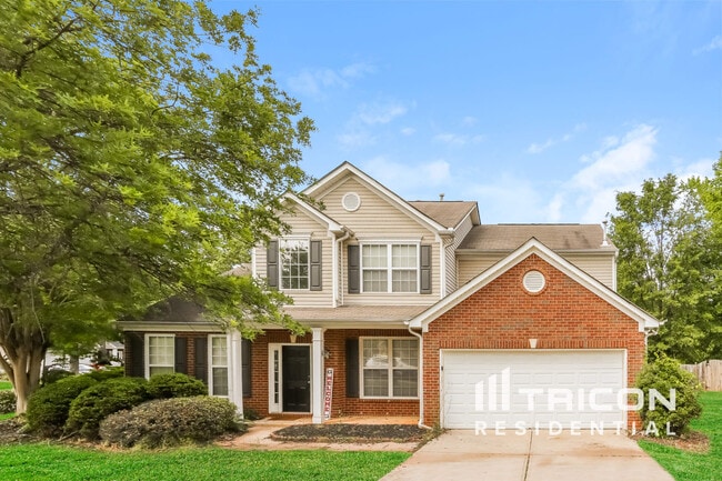 Photo - 733 Winbrook Dr House