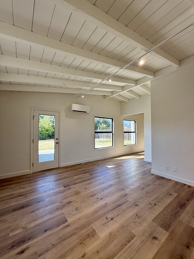 Building Photo - 1841 Mayette Ave