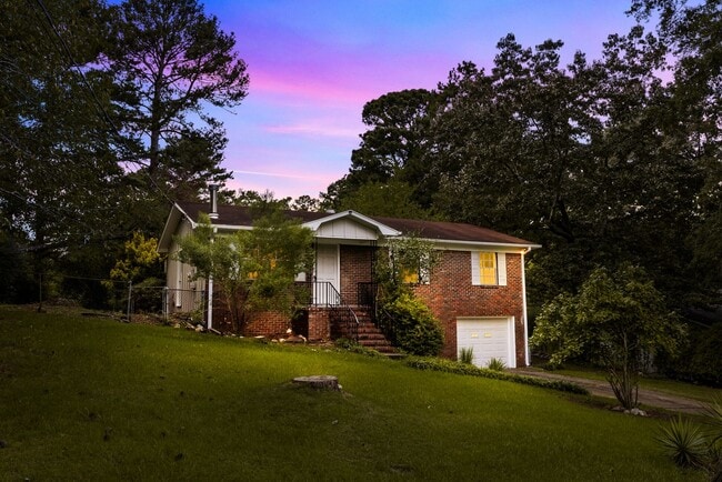 Building Photo - Charming Center Point Home