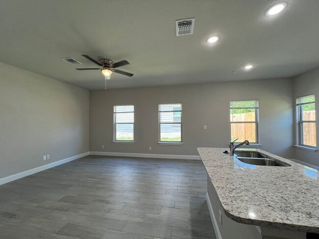 Photo - 3-bedroom, 2.5-bathroom townhome in Live Oak!