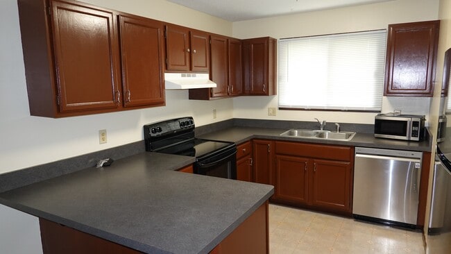 Kitchen with stainless appliances - 1610 Helena Rd N