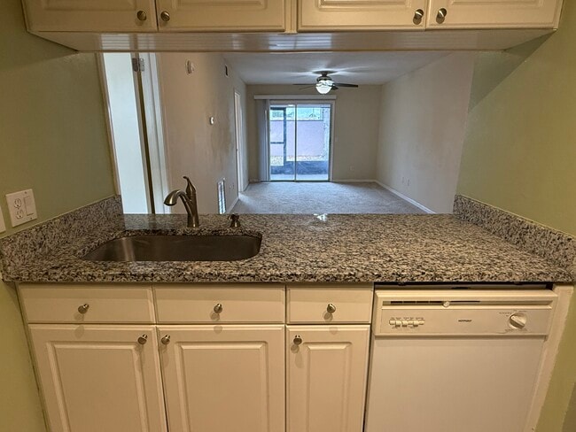 Photo - 3802 N Oak Dr Unit W11