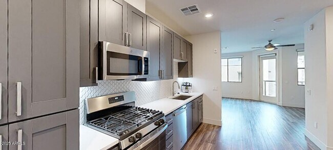 Photo - 15501 N Dial Blvd Unidad St