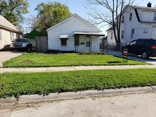 Building Photo - Your Cozy 2-Bedroom Retreat: Fenced Yard, Modern Upgrades & Perfect Location!