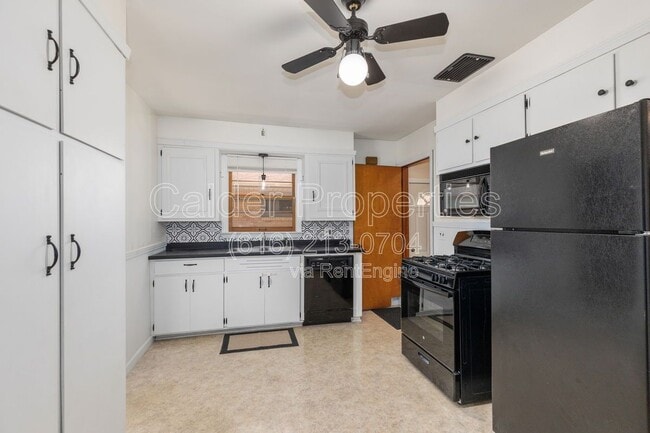 Photo - 1115 Lake Michigan Dr NW