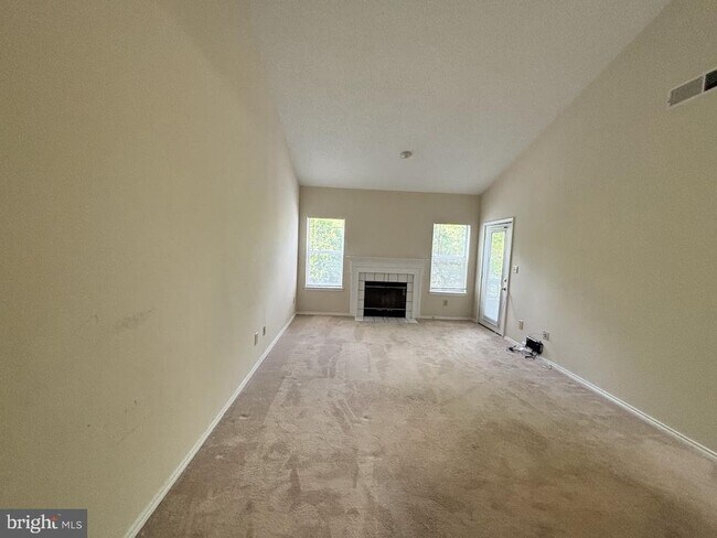 Building Photo - 4409 Fair Stone Dr Unit 303