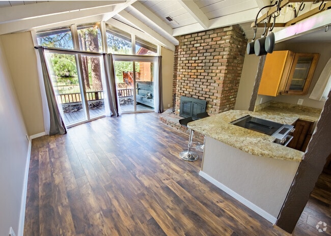 Building Photo - 1097 Club View Dr Unit C Rental
