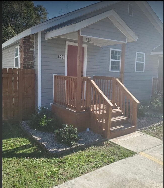 Building Photo - 528 Manchester St SE Unit 528 Manchester