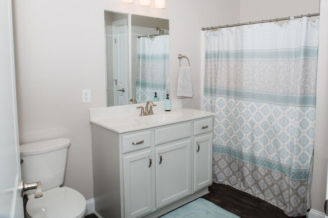 Photo - Fox Ridge Crossing 3 Unit FRC131 1BR