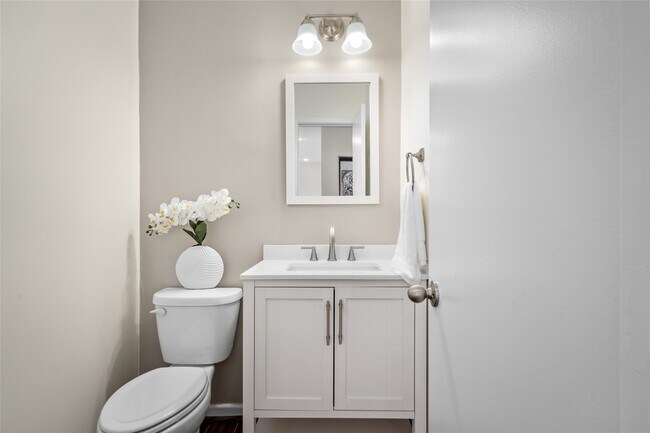 Building Photo - 6728 Buffalo Speedway