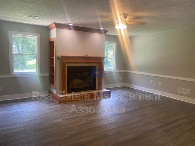 Photo - 155 Harriette Dr