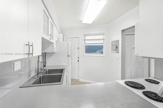 Photo - 1715 NE Miami Gardens Dr Unit 227